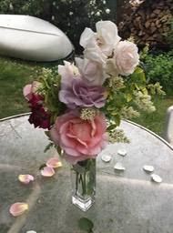 Roses In Vase ttable